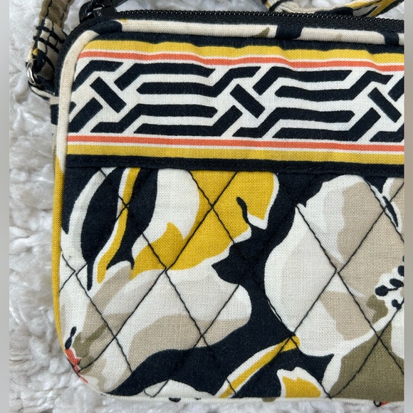 Vera Bradley Wristlet (Dogwood Pattern) - Picture 5 of 9